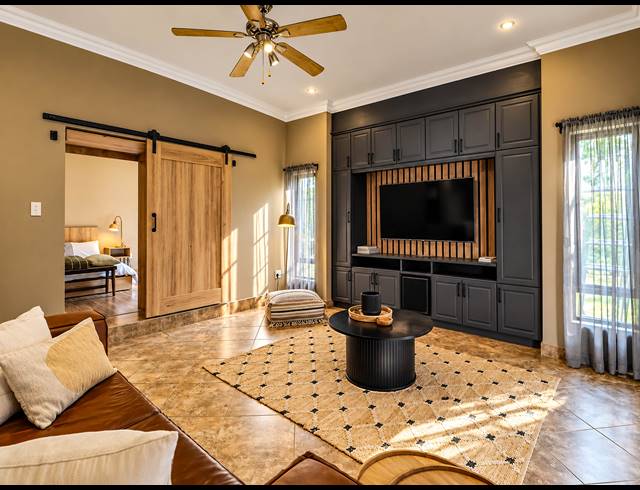 5 BEDROOM FREEHOLD FOR SALE IN MIDSTREAM ESTATE